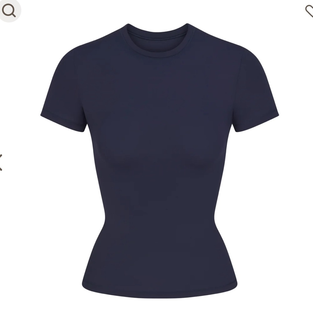 SKIMS FITS EVERYBODY T-SHIRT | NAVY - XL would fit M or L also!!